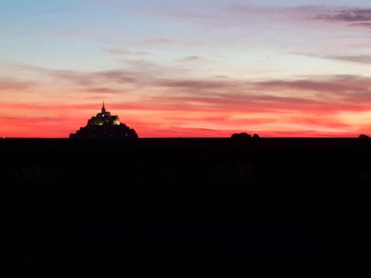 Le Cezembre Gite La Taniere Moidrey Buitenkant foto